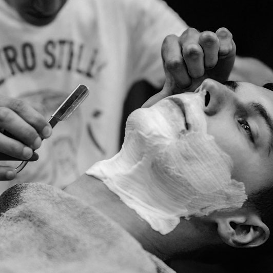 Стрижка бороды бритвой